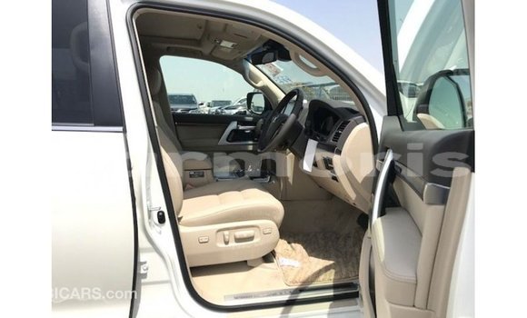 Acheter Import Voiture Toyota Land Cruiser Blanc à Import - Dubai, Îles Agalega Acheter Import Voiture Toyota Land Cruiser Blanc à Import - Dubai, Îles Agalega
