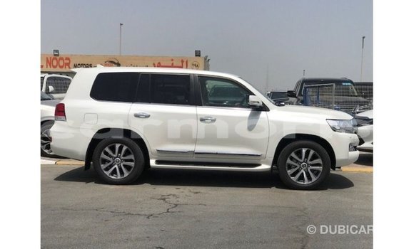 Acheter Import Voiture Toyota Land Cruiser Blanc à Import - Dubai, Îles Agalega Acheter Import Voiture Toyota Land Cruiser Blanc à Import - Dubai, Îles Agalega