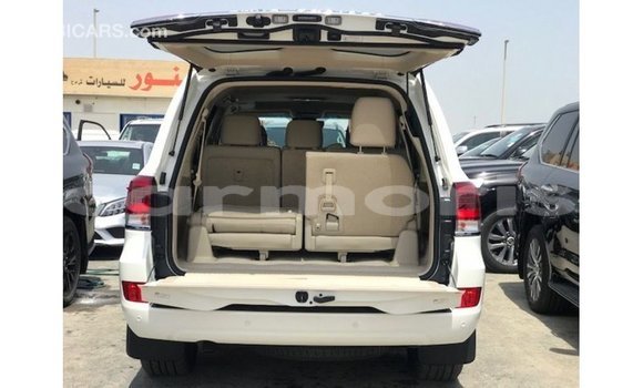 Acheter Import Voiture Toyota Land Cruiser Blanc à Import - Dubai, Îles Agalega Acheter Import Voiture Toyota Land Cruiser Blanc à Import - Dubai, Îles Agalega