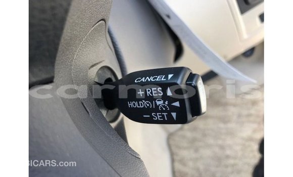 Acheter Import Voiture Toyota Land Cruiser Blanc à Import - Dubai, Îles Agalega Acheter Import Voiture Toyota Land Cruiser Blanc à Import - Dubai, Îles Agalega