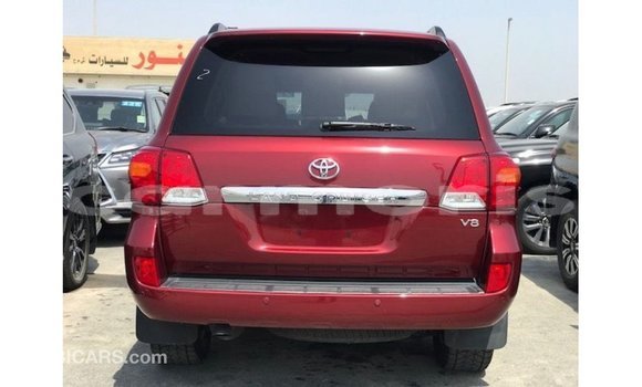 Acheter Import Voiture Toyota Land Cruiser Rouge à Import - Dubai, Îles Agalega Acheter Import Voiture Toyota Land Cruiser Rouge à Import - Dubai, Îles Agalega