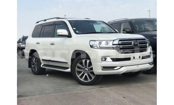 Buy Import Toyota Land Cruiser White Car in Import - Dubai in Agalega Islands