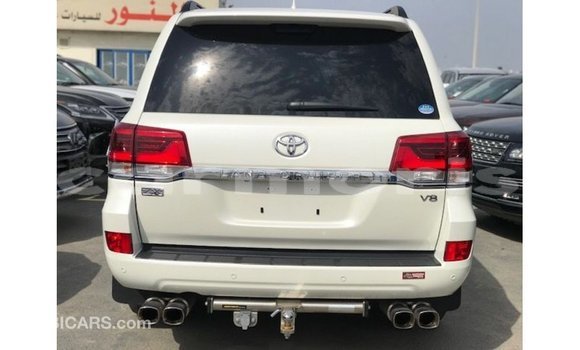 Acheter Import Voiture Toyota Land Cruiser Blanc à Import - Dubai, Îles Agalega Acheter Import Voiture Toyota Land Cruiser Blanc à Import - Dubai, Îles Agalega