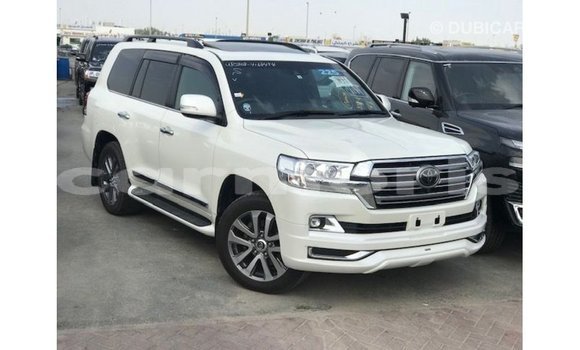 Acheter Import Voiture Toyota Land Cruiser Blanc à Import - Dubai, Îles Agalega Acheter Import Voiture Toyota Land Cruiser Blanc à Import - Dubai, Îles Agalega