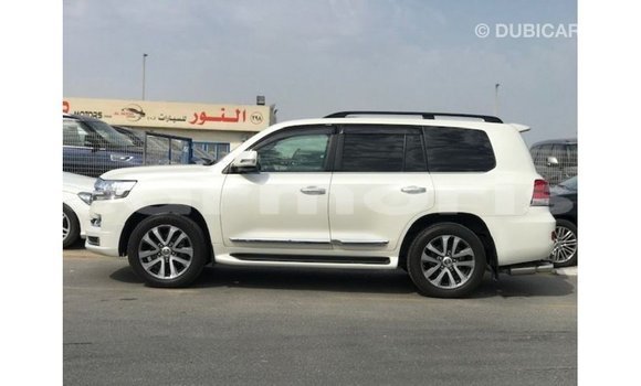 Acheter Import Voiture Toyota Land Cruiser Blanc à Import - Dubai, Îles Agalega Acheter Import Voiture Toyota Land Cruiser Blanc à Import - Dubai, Îles Agalega
