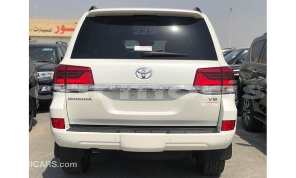 Acheter Import Voiture Toyota Land Cruiser Blanc à Import - Dubai, Îles Agalega Acheter Import Voiture Toyota Land Cruiser Blanc à Import - Dubai, Îles Agalega