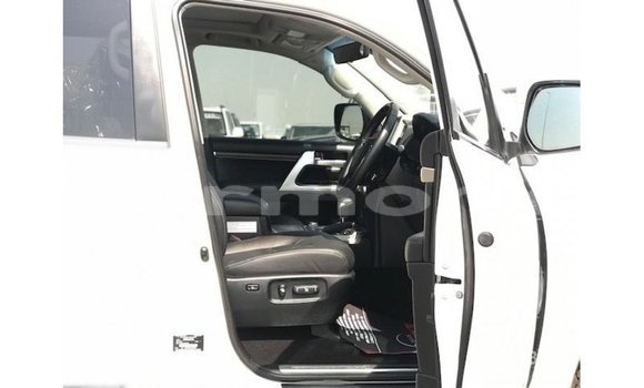 Acheter Import Voiture Toyota Land Cruiser Blanc à Import - Dubai, Îles Agalega Acheter Import Voiture Toyota Land Cruiser Blanc à Import - Dubai, Îles Agalega