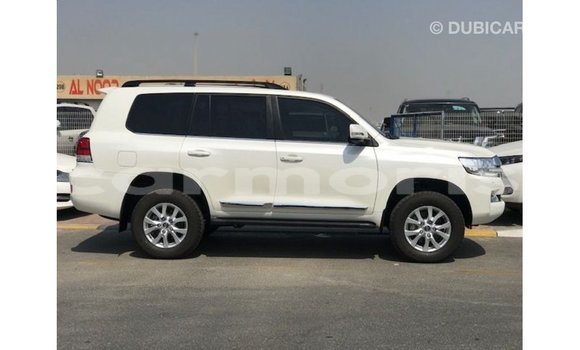 Acheter Import Voiture Toyota Land Cruiser Blanc à Import - Dubai, Îles Agalega Acheter Import Voiture Toyota Land Cruiser Blanc à Import - Dubai, Îles Agalega