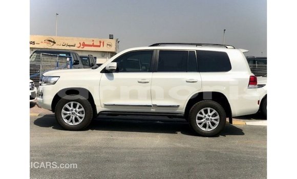 Acheter Import Voiture Toyota Land Cruiser Blanc à Import - Dubai, Îles Agalega Acheter Import Voiture Toyota Land Cruiser Blanc à Import - Dubai, Îles Agalega