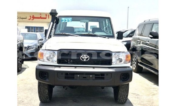 Acheter Import Voiture Toyota Land Cruiser Blanc à Import - Dubai, Îles Agalega Acheter Import Voiture Toyota Land Cruiser Blanc à Import - Dubai, Îles Agalega