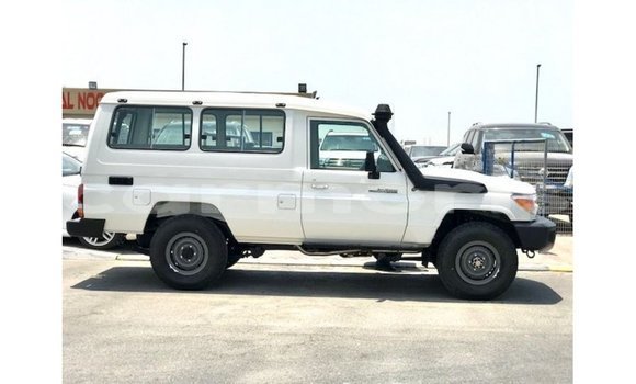 Acheter Import Voiture Toyota Land Cruiser Blanc à Import - Dubai, Îles Agalega Acheter Import Voiture Toyota Land Cruiser Blanc à Import - Dubai, Îles Agalega