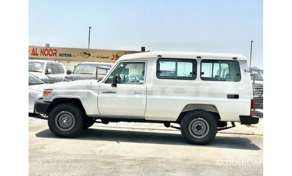 Acheter Import Voiture Toyota Land Cruiser Blanc à Import - Dubai, Îles Agalega Acheter Import Voiture Toyota Land Cruiser Blanc à Import - Dubai, Îles Agalega