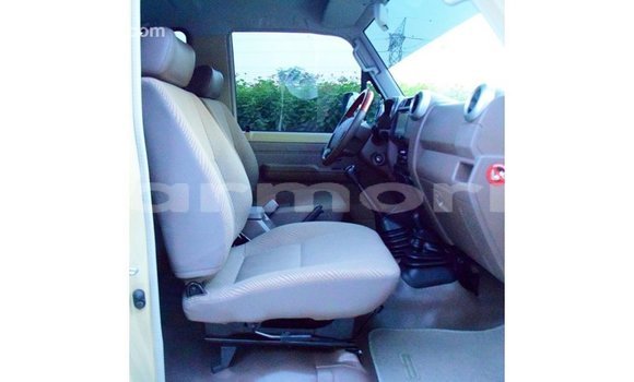 Buy Import Toyota Land Cruiser Beige Car in Import - Dubai in Agalega Islands Buy Import Toyota Land Cruiser Beige Car in Import - Dubai in Agalega Islands
