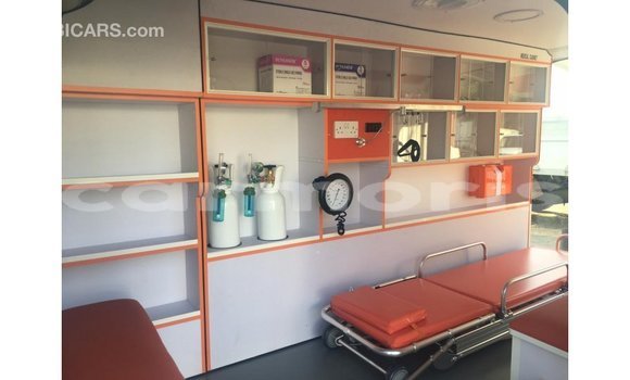 Buy Import Toyota Hiace White Car in Import - Dubai in Agalega Islands Buy Import Toyota Hiace White Car in Import - Dubai in Agalega Islands