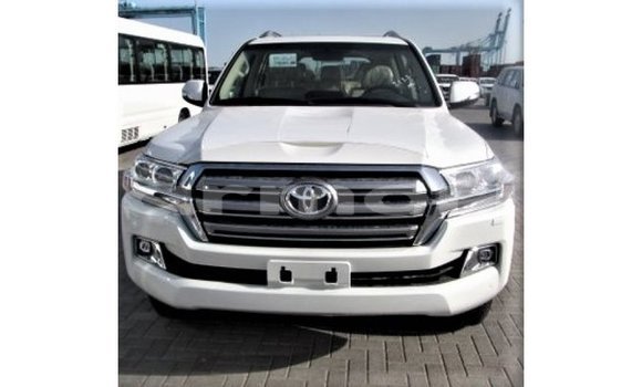 Buy Import Toyota Land Cruiser White Car in Import - Dubai in Agalega Islands Buy Import Toyota Land Cruiser White Car in Import - Dubai in Agalega Islands