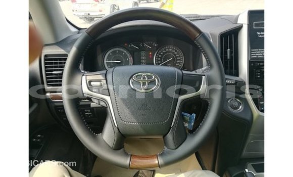 Buy Import Toyota Land Cruiser White Car in Import - Dubai in Agalega Islands Buy Import Toyota Land Cruiser White Car in Import - Dubai in Agalega Islands