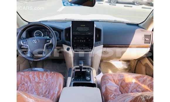 Buy Import Toyota Land Cruiser White Car in Import - Dubai in Agalega Islands Buy Import Toyota Land Cruiser White Car in Import - Dubai in Agalega Islands