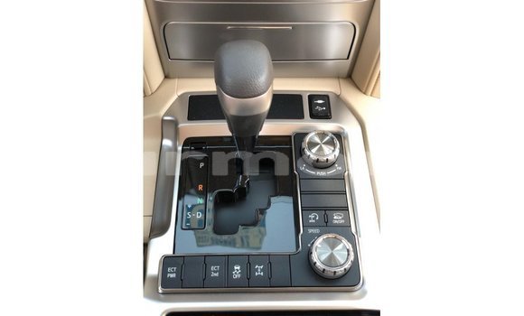 Buy Import Toyota Land Cruiser White Car in Import - Dubai in Agalega Islands Buy Import Toyota Land Cruiser White Car in Import - Dubai in Agalega Islands