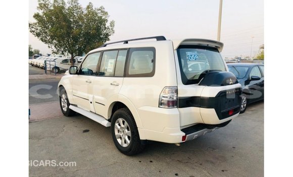 Buy Import Mitsubishi Pajero White Car in Import - Dubai in Agalega Islands Buy Import Mitsubishi Pajero White Car in Import - Dubai in Agalega Islands