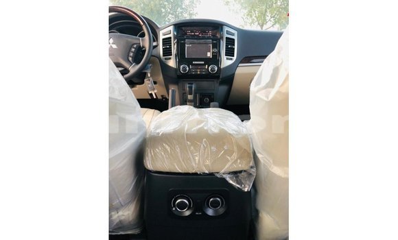 Buy Import Mitsubishi Pajero White Car in Import - Dubai in Agalega Islands Buy Import Mitsubishi Pajero White Car in Import - Dubai in Agalega Islands