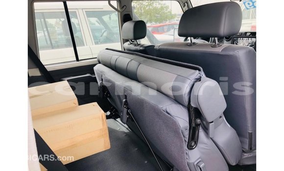 Buy Import Toyota Land Cruiser White Car in Import - Dubai in Agalega Islands Buy Import Toyota Land Cruiser White Car in Import - Dubai in Agalega Islands