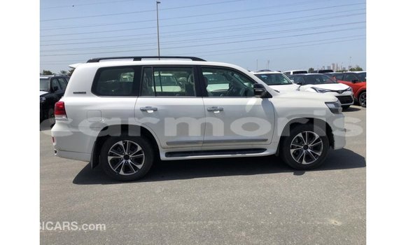 Buy Import Toyota Land Cruiser White Car in Import - Dubai in Agalega Islands Buy Import Toyota Land Cruiser White Car in Import - Dubai in Agalega Islands