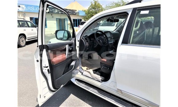Buy Import Toyota Land Cruiser White Car in Import - Dubai in Agalega Islands Buy Import Toyota Land Cruiser White Car in Import - Dubai in Agalega Islands