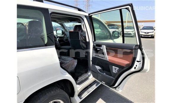 Buy Import Toyota Land Cruiser White Car in Import - Dubai in Agalega Islands Buy Import Toyota Land Cruiser White Car in Import - Dubai in Agalega Islands