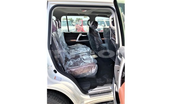 Buy Import Toyota Land Cruiser White Car in Import - Dubai in Agalega Islands Buy Import Toyota Land Cruiser White Car in Import - Dubai in Agalega Islands