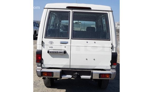 Buy Import Toyota Land Cruiser White Car in Import - Dubai in Agalega Islands Buy Import Toyota Land Cruiser White Car in Import - Dubai in Agalega Islands