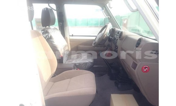Buy Import Toyota Land Cruiser White Car in Import - Dubai in Agalega Islands Buy Import Toyota Land Cruiser White Car in Import - Dubai in Agalega Islands