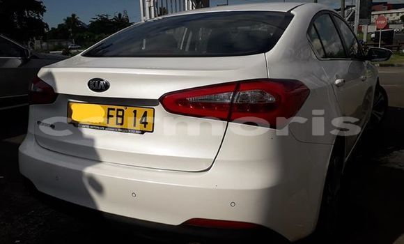 Buy Used Kia Cerato White Car in Vacoas–Phoenix in Plaines Wilhems District Buy Used Kia Cerato White Car in Vacoas–Phoenix in Plaines Wilhems District
