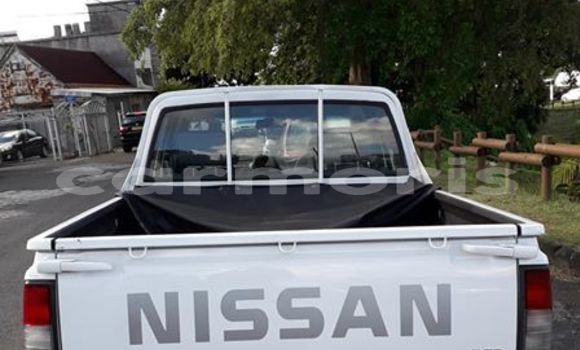 Buy Used Nissan Navara White Car in Vacoas–Phoenix in Plaines Wilhems District Buy Used Nissan Navara White Car in Vacoas–Phoenix in Plaines Wilhems District