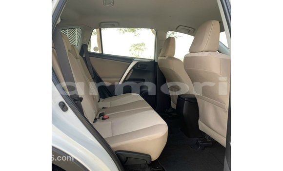 Acheter Import Utilitaire Toyota HiAce Blanc à Import - Dubai, Îles Agalega Acheter Import Utilitaire Toyota HiAce Blanc à Import - Dubai, Îles Agalega
