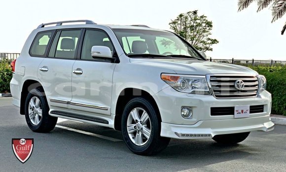 Buy Import Toyota Land Cruiser White Car in Import - Dubai in Agalega Islands Buy Import Toyota Land Cruiser White Car in Import - Dubai in Agalega Islands