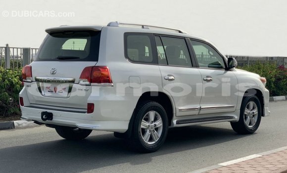 Buy Import Toyota Land Cruiser White Car in Import - Dubai in Agalega Islands Buy Import Toyota Land Cruiser White Car in Import - Dubai in Agalega Islands