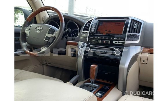 Buy Import Toyota Land Cruiser White Car in Import - Dubai in Agalega Islands Buy Import Toyota Land Cruiser White Car in Import - Dubai in Agalega Islands