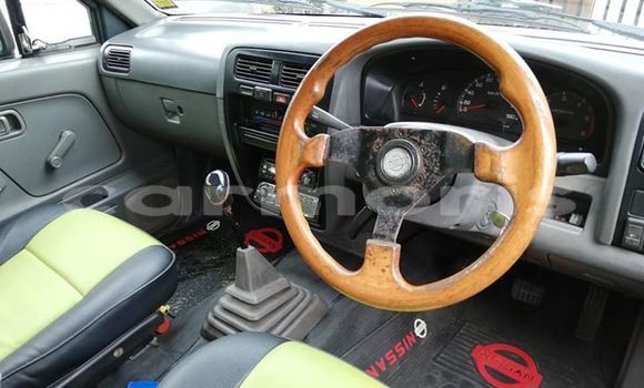 Acheter Occasion Voiture Nissan Hardbody Vert à Flacq central, Flacq Acheter Occasion Voiture Nissan Hardbody Vert à Flacq central, Flacq