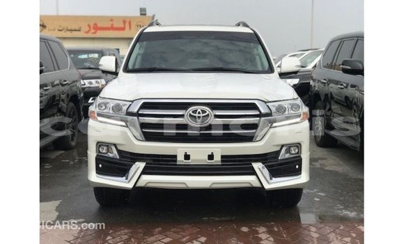 Buy Import Toyota Land Cruiser White Car in Import - Dubai in Agalega Islands Buy Import Toyota Land Cruiser White Car in Import - Dubai in Agalega Islands