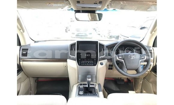 Buy Import Toyota Land Cruiser White Car in Import - Dubai in Agalega Islands Buy Import Toyota Land Cruiser White Car in Import - Dubai in Agalega Islands