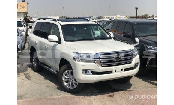 Buy Import Toyota Land Cruiser White Car in Import - Dubai in Agalega Islands Buy Import Toyota Land Cruiser White Car in Import - Dubai in Agalega Islands