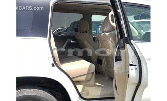 Buy Import Toyota Land Cruiser White Car in Import - Dubai in Agalega Islands Buy Import Toyota Land Cruiser White Car in Import - Dubai in Agalega Islands