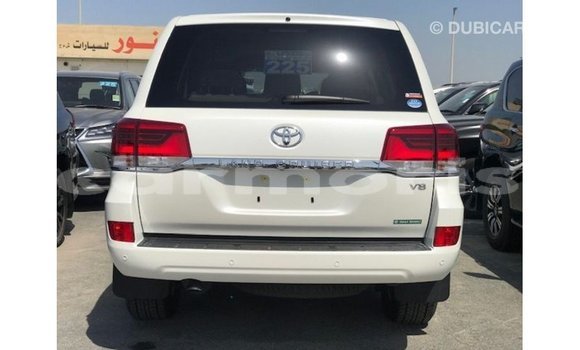Buy Import Toyota Land Cruiser White Car in Import - Dubai in Agalega Islands Buy Import Toyota Land Cruiser White Car in Import - Dubai in Agalega Islands