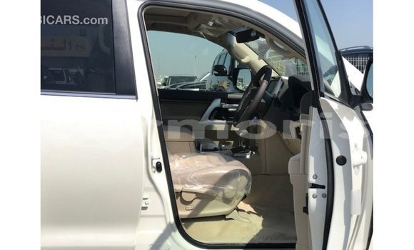 Buy Import Toyota Land Cruiser White Car in Import - Dubai in Agalega Islands Buy Import Toyota Land Cruiser White Car in Import - Dubai in Agalega Islands