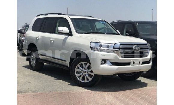 Buy Import Toyota Land Cruiser White Car in Import - Dubai in Agalega Islands