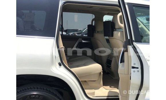 Acheter Import Voiture Toyota Land Cruiser Blanc à Import - Dubai, Îles Agalega Acheter Import Voiture Toyota Land Cruiser Blanc à Import - Dubai, Îles Agalega