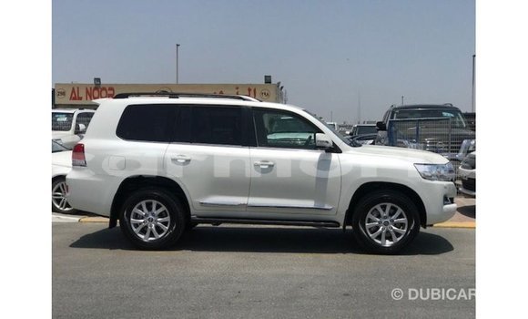 Acheter Import Voiture Toyota Land Cruiser Blanc à Import - Dubai, Îles Agalega Acheter Import Voiture Toyota Land Cruiser Blanc à Import - Dubai, Îles Agalega