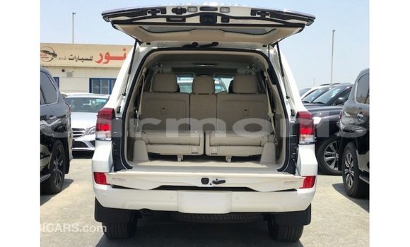 Acheter Import Voiture Toyota Land Cruiser Blanc à Import - Dubai, Îles Agalega Acheter Import Voiture Toyota Land Cruiser Blanc à Import - Dubai, Îles Agalega