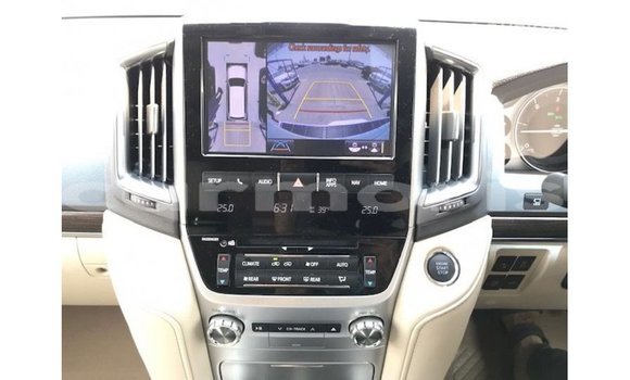 Acheter Import Voiture Toyota Land Cruiser Blanc à Import - Dubai, Îles Agalega Acheter Import Voiture Toyota Land Cruiser Blanc à Import - Dubai, Îles Agalega