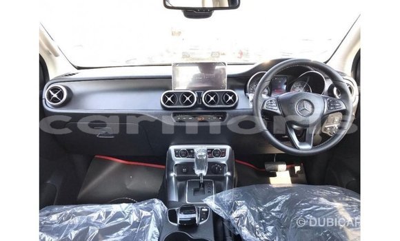 Acheter Import Voiture Mercedes-Benz 250 Noir à Import - Dubai, Îles Agalega Acheter Import Voiture Mercedes-Benz 250 Noir à Import - Dubai, Îles Agalega